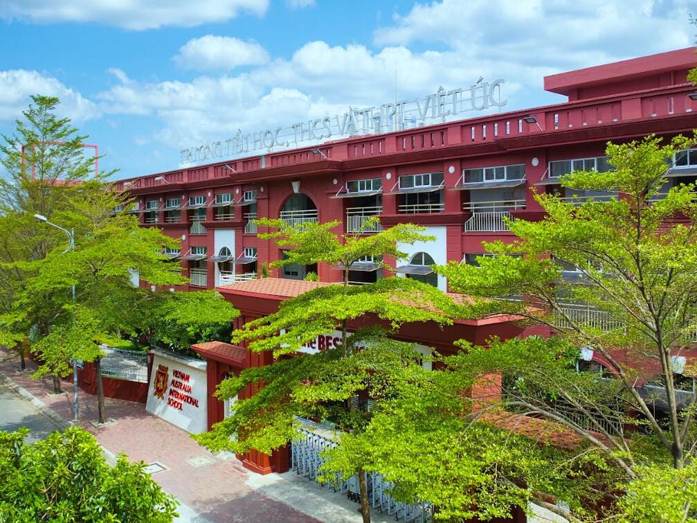 Khuôn viên VAS Sunrise tại Quận 7, TP.HCM