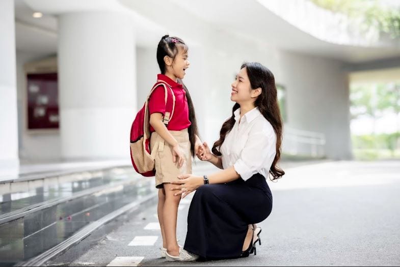 Nhân viên vận hành trường học